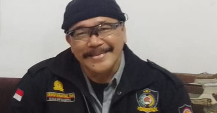 Profesor Minta Presiden RI Perintahkan Semua Aparatur Negara Di Seluruh Indonesia Tertibkan bendera luntur kusam dan Pasang Bendera Bercahaya Mewarnai Indonesia Merdeka !!!