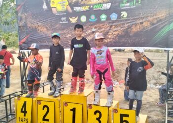 Pembalap Cilik Biyu Sabet Dua Gelar Juara Sekaligus di Kejuaraan Grasstrack Karimun