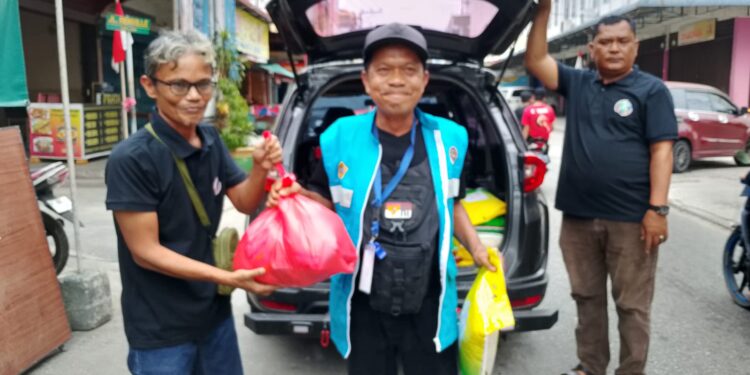 IWO Karimun Salurkan Paket Sembako untuk Warga Kurang Mampu