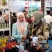 Produk UMKM Solok Laris di APKASI Otonomi Expo 2026, Ketua TP PKK Tanah Laut Borong Rendang hingga Tikar Pandan