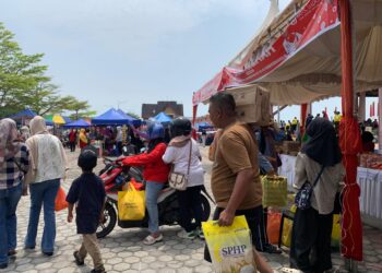 Bazar Sembako Murah Karimun: 5 Ton Beras Habis Diserbu, Ribuan Warga Antre Sejak Pagi