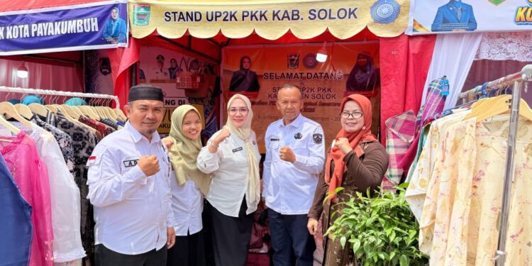 Kadis Kominfo Kabupaten Solok Kunjungi Stand UP2K Jambore PKK Tingkat Provinsi Sumatera Barat 2026