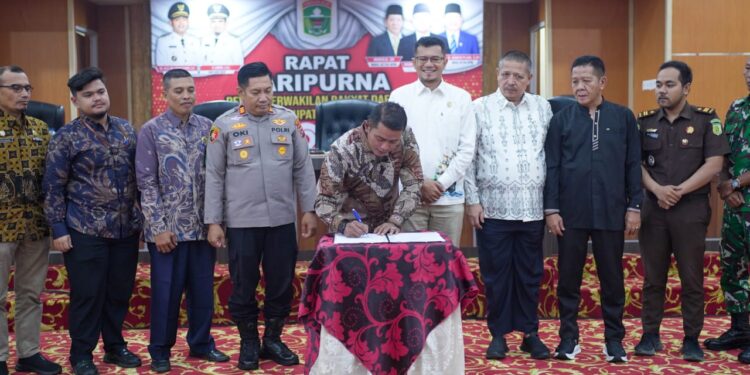 Bupati Solok Hadiri Rapat Paripurna Penetapan Perda APBD Perubahan Tahun Anggaran 2026
