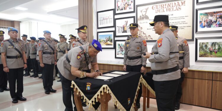 Kapolda Kepri Pimpin Sertijab PJU dan Kapolres Jajaran,AKBP Dr.PAHALA MARTUA NABABAN, S.H., S.I.K., M.H., Jabat Wadir polairud Polda Kepri