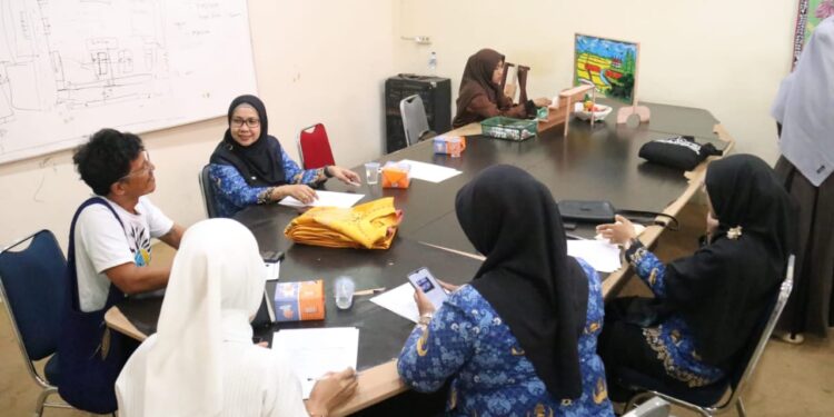 Kurasi Produk Kerajinan, Dekranasda Kota Solok Perkuat Daya Saing Produk Lokal