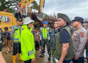 Bupati Solok Bersama Wakil Bupati Tinjau Langsung Kondisi Banjir Bandang Arosuka