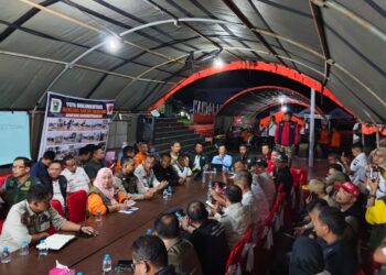 Bupati Solok dan Jajaran Pemerintah Daerah Gelar Rapat Bersama Sestama BNPB Bahas Penanggulangan Bencana Banjir Bandang di Arosuka