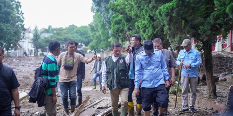 Hari Ke-3 Tanggap Darurat, Pembersihan Material Banjir Bandang Arosuka Terus Dilakukan