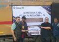 PTPN IV Regional IV Salurkan Bantuan untuk Korban Galodo di Arosuka