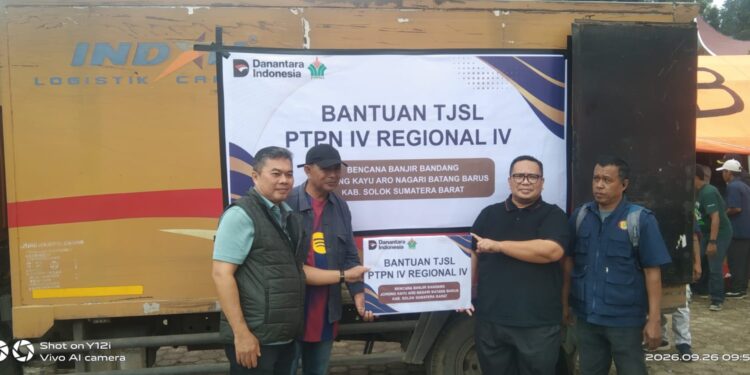 PTPN IV Regional IV Salurkan Bantuan untuk Korban Galodo di Arosuka