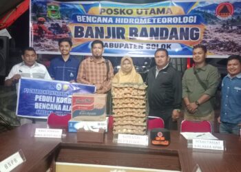 BANTUAN TERUS MENGALIR, PT. KARYA SEMANGAT MANDIRI SALURKAN 7.500 BUTIR TELUR UNTUK KORBAN GALODO SOLOK