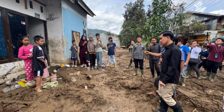 Temui Pengungsi Korban Banjir Bandang di Solok, Wapres Pastikan Keselamatan dan Kebutuhan Warga Terpenuhi