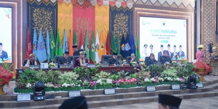 Bupati Solok Hadiri Rapat Paripurna HUT ke-81 Provinsi Sumatera Barat, Momentum Perkuat Sinergi Pembangunan Daerah