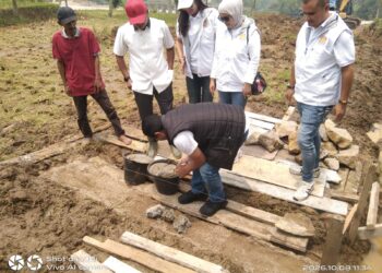 Bupati Solok Hadiri Peletakan Batu Pertama Pembangunan Rumah Bantuan DPD REI Sumbar untuk Korban Galodo Di Arosuka