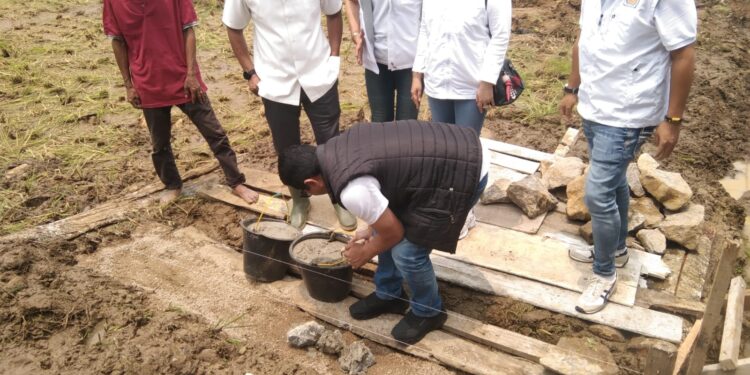 Bupati Solok Hadiri Peletakan Batu Pertama Pembangunan Rumah Bantuan DPD REI Sumbar untuk Korban Galodo Di Arosuka
